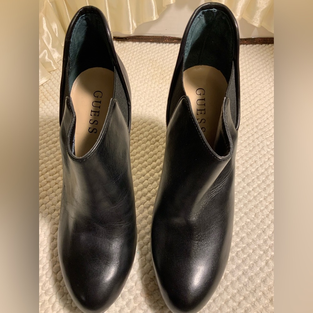 GUESS - Picture 8 of 9